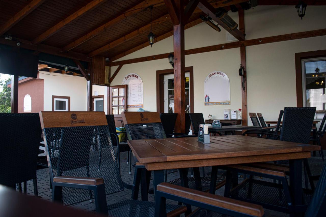 Hostinec A Penzion U Sv. Mikulase Hať 외부 사진